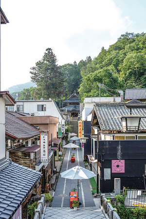 A賞〈3名様〉別所温泉宿泊補助券10,000円+別所温泉お買物券2,000円分