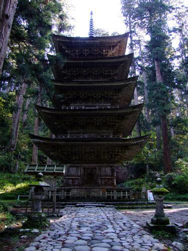 出羽神社(出羽三山神社)～三神合祭殿～の塔