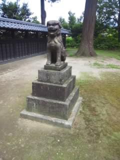 守りの神　藤基神社の狛犬