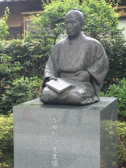 松陰神社の像