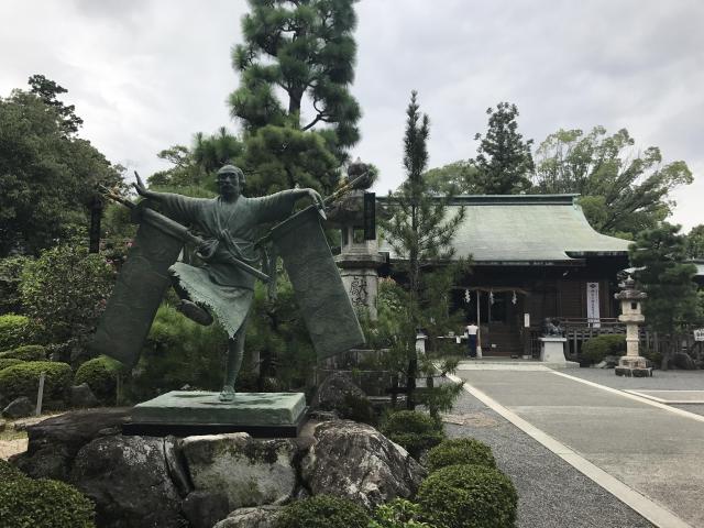大井神社の像