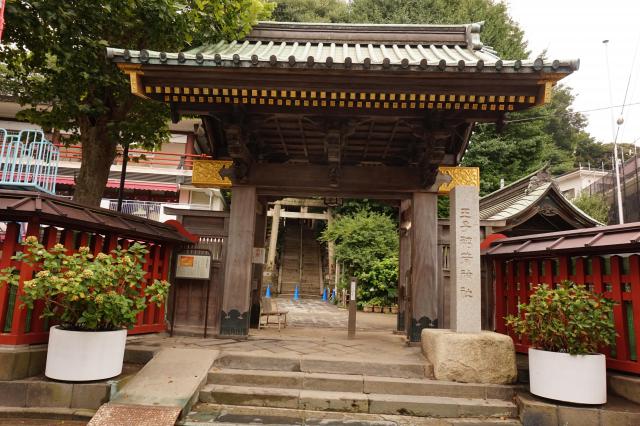 王子稲荷神社の山門