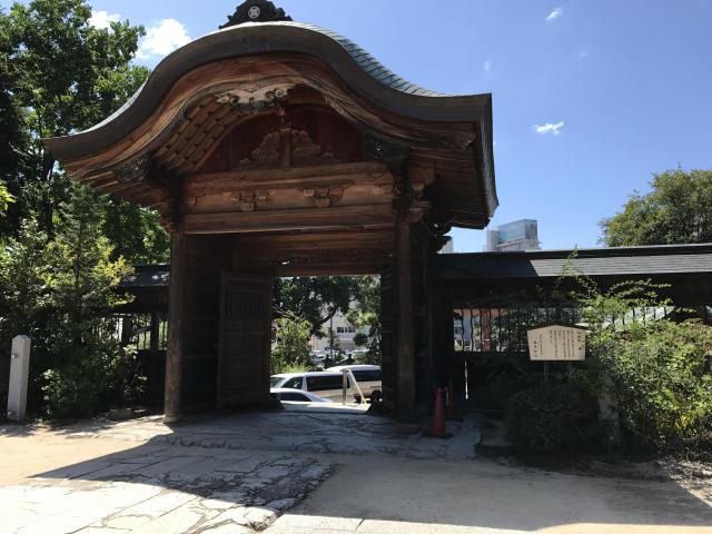 饒津神社の山門