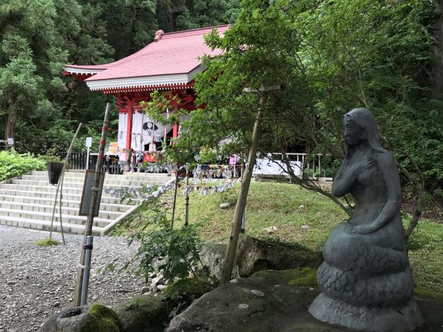 御座石神社の像