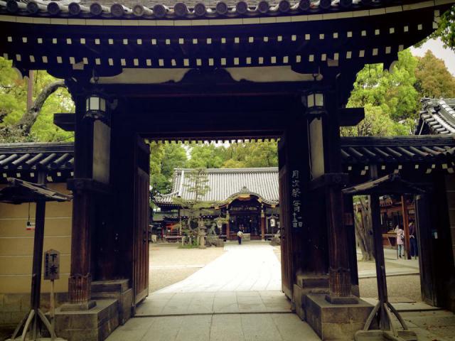 杭全神社の山門