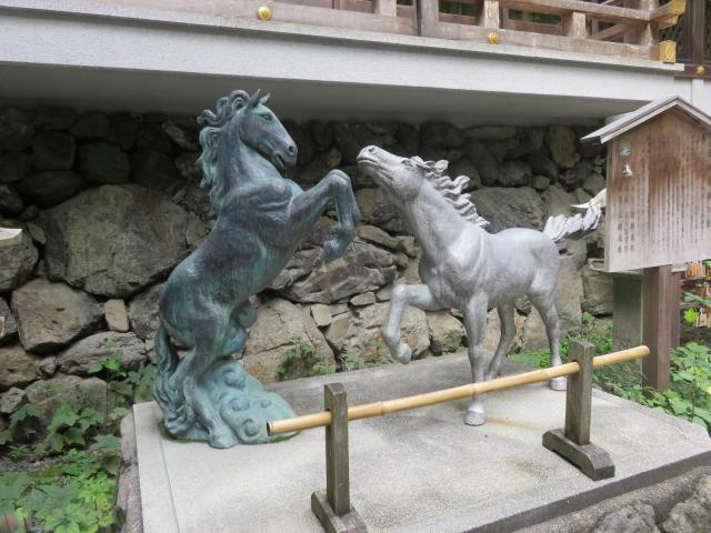 “貴船神社の馬像”