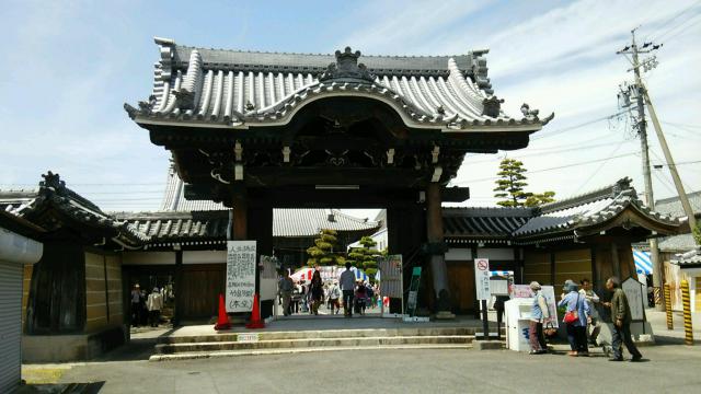 竹鼻別院の山門