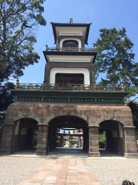 尾山神社の山門