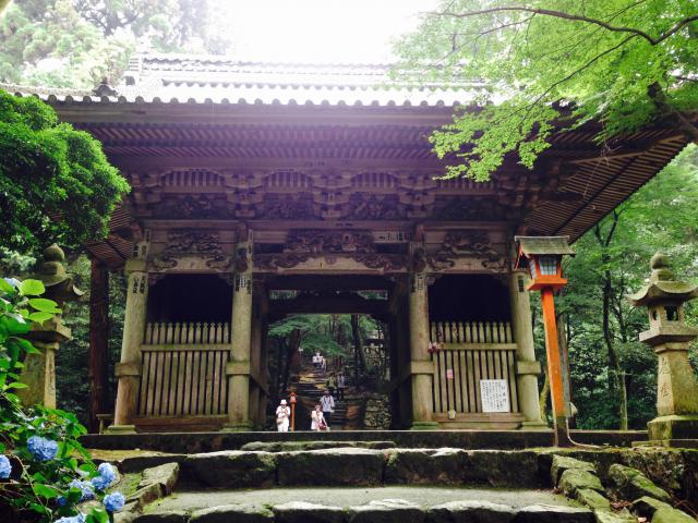 西山興隆寺の山門