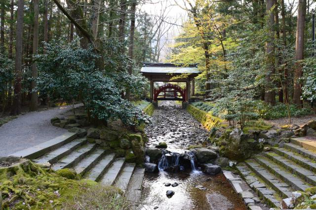 彌彦神社の庭園