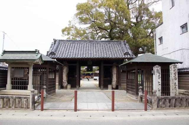 長尾寺の山門