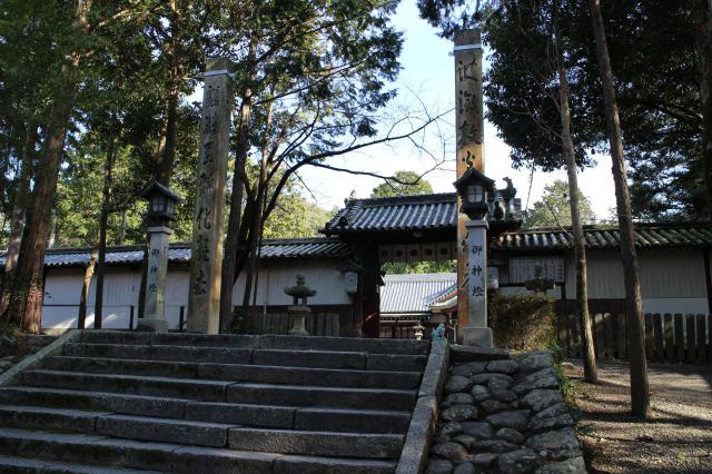 日根神社の山門