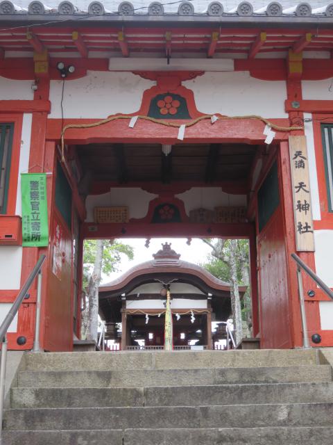 天神社の山門