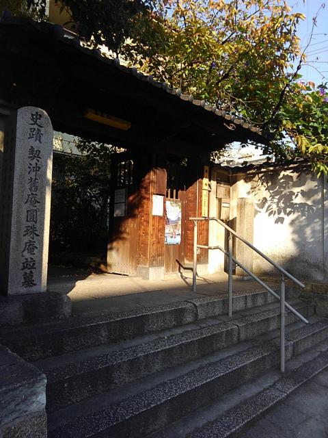 円珠庵（鎌八幡）の山門