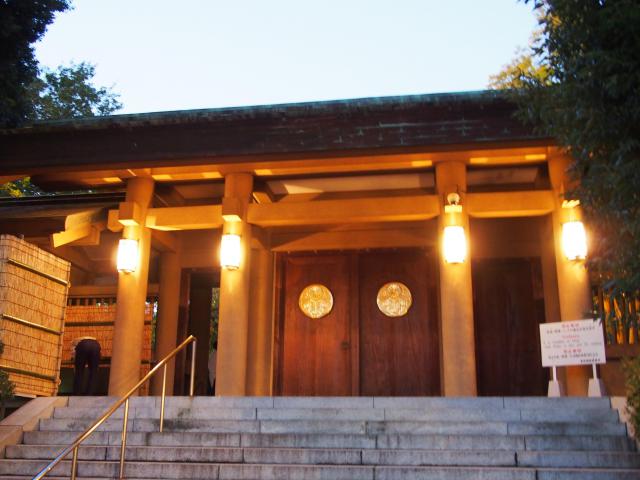 東郷神社の山門
