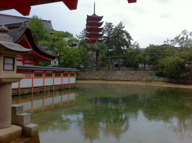 厳島神社の庭園
