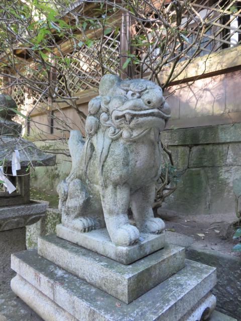 八神社の狛犬