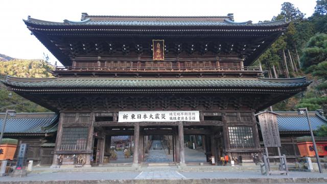 久遠寺の山門