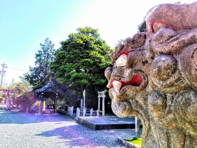 知里付神社の狛犬