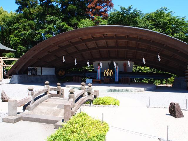 白鷺神社の庭園