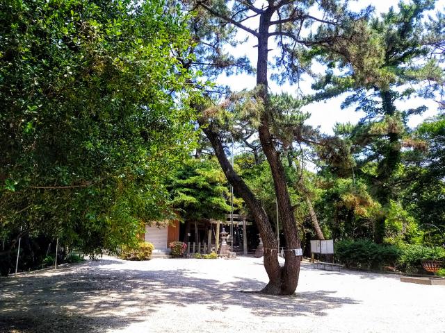 木庭八幡社の庭園