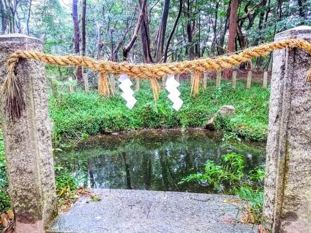 日長神社の庭園