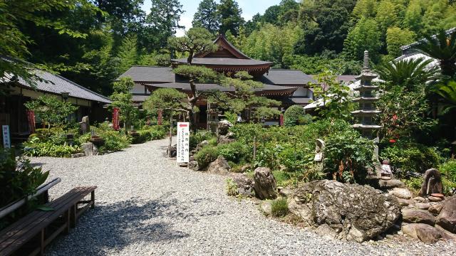 目の霊山　油山寺の庭園