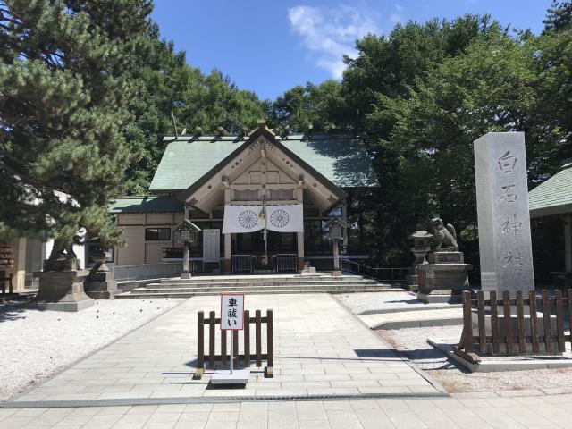 白石神社の本殿