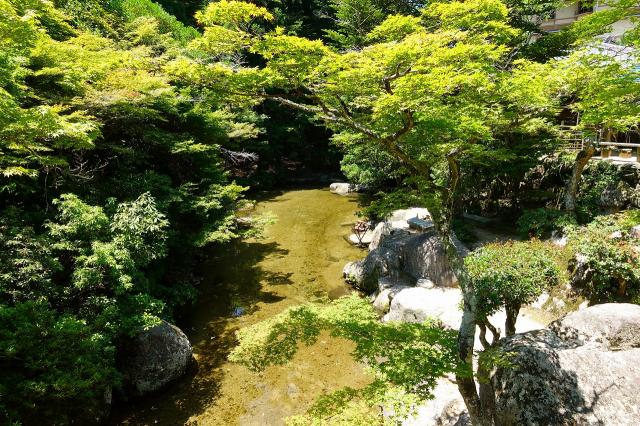 四宮神社の庭園