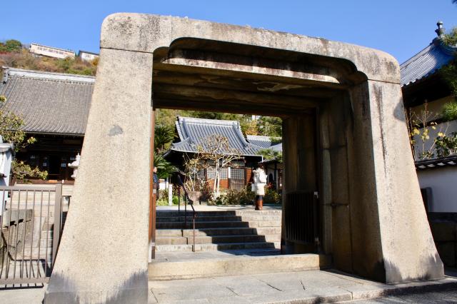 持光寺の山門