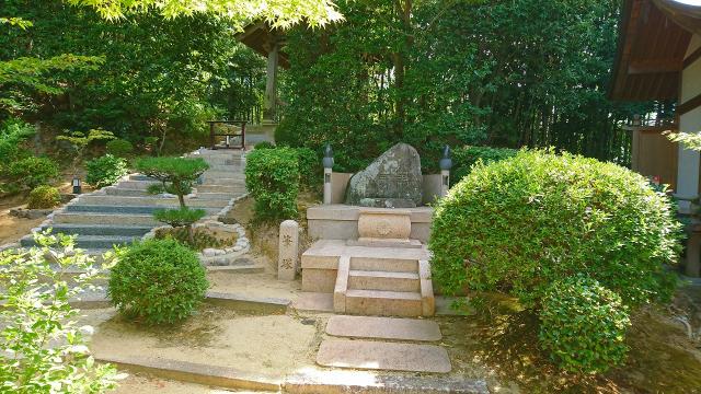 伊勢寺の庭園