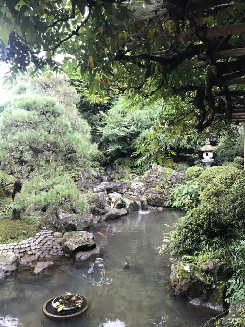 金蛇水神社の庭園