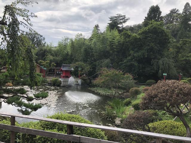 榊山稲荷神社の庭園