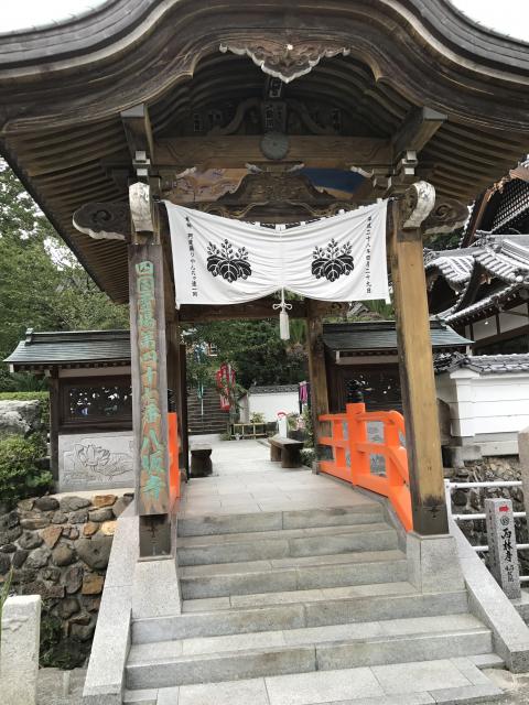 八坂寺の山門