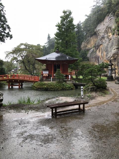 達谷西光寺の庭園