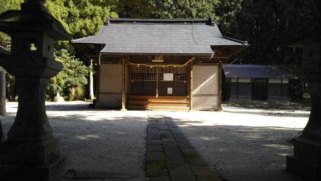 三所神社の庭園