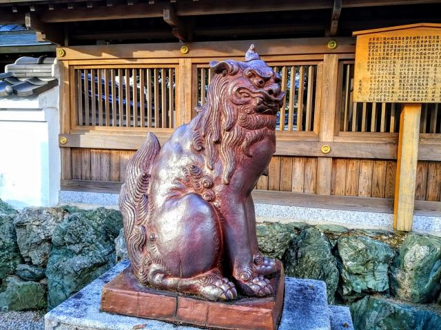 灰宝神社の狛犬