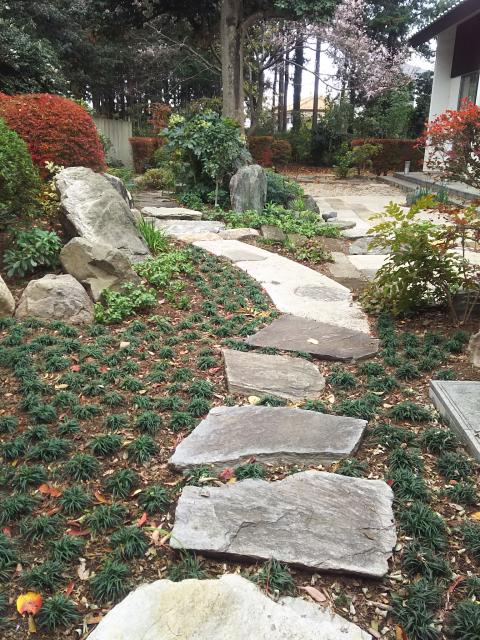 白岡八幡神社の庭園
